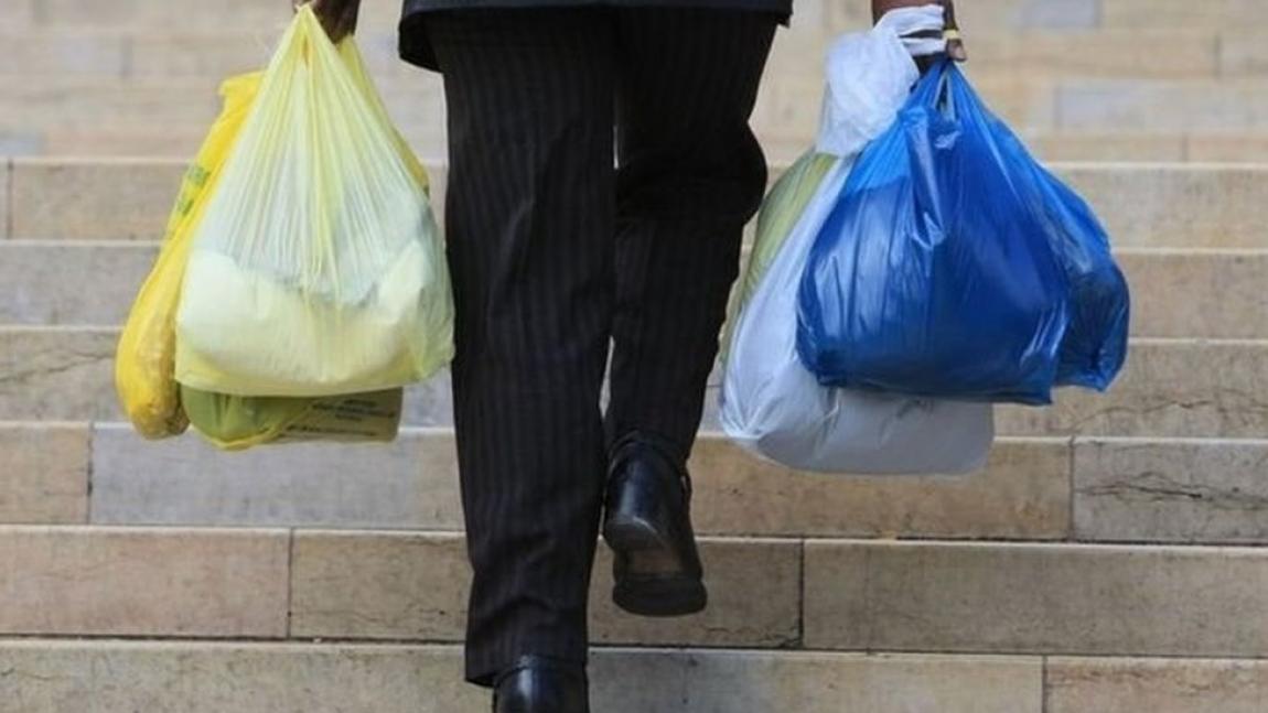 صحيفة عمون : على غرار أوروبا .. الأردن يتجه لفرض رسوم على أكياس البلاستيك